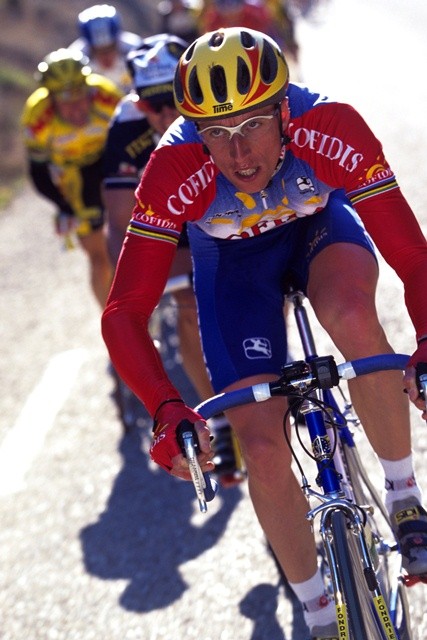 Sleek angular and powerful, the AR2 is a blue and grey stealth fighter.